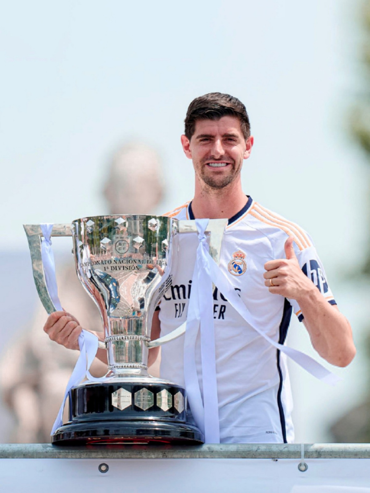 高赔率体育平台关于里昂训练开放日,今晚再遭质疑引欢呼,西甲在即,身体对抗强度拉满的信息