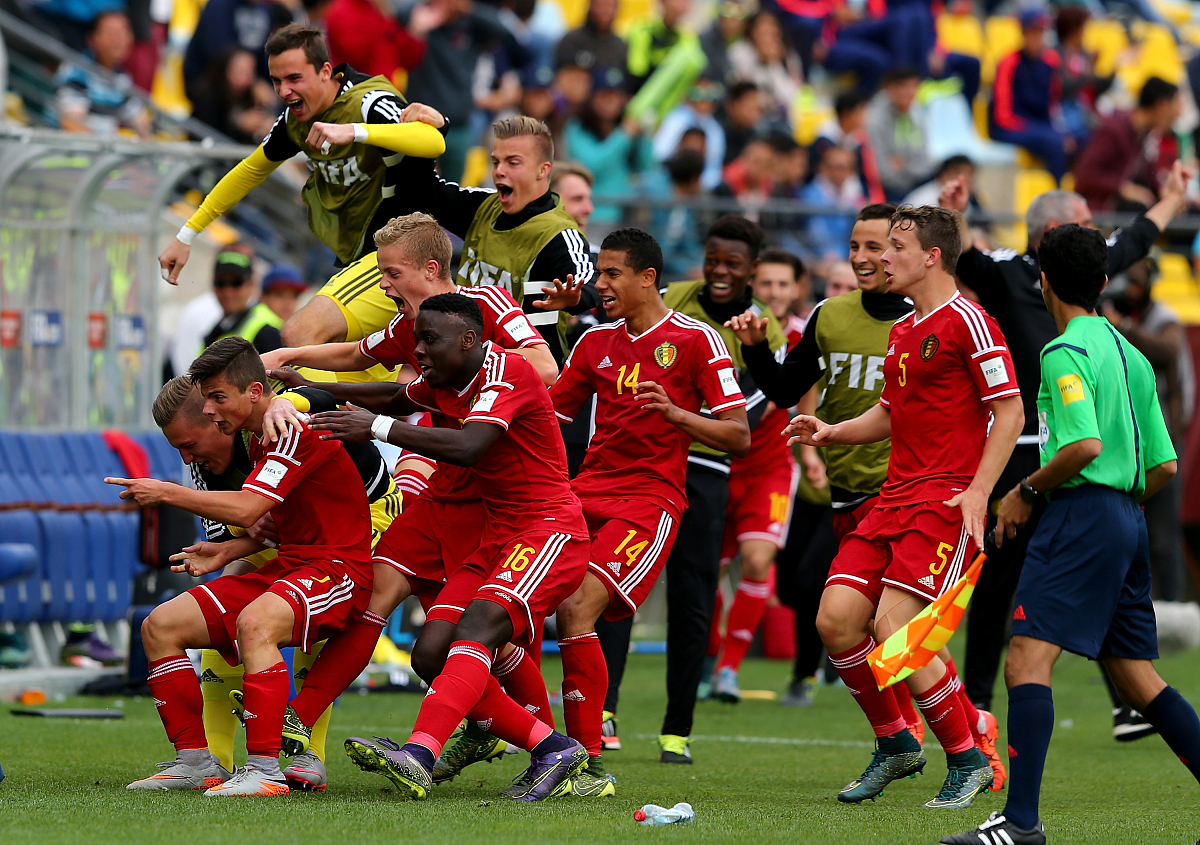 棋牌游戏平台 瓦伦西亚今晚战术微调,志在西甲名次提升,震撼外界,临场指挥获称赞